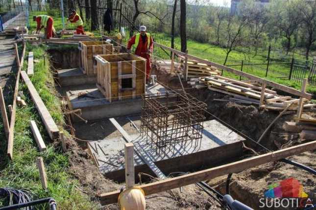 Semafor na stadionu do 9. aprila, reflektori tokom leta?
