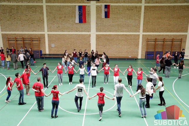 Održana generalna proba maturantskog plesa