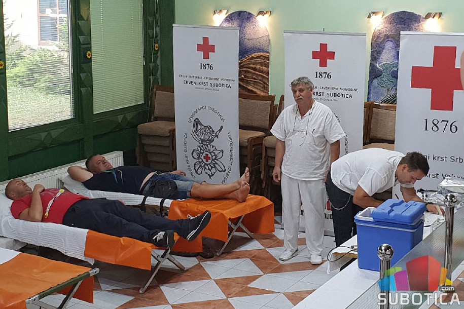 Akcija dobrovoljnog davalaštva krvi "Humani Božić" u Crvenom krstu