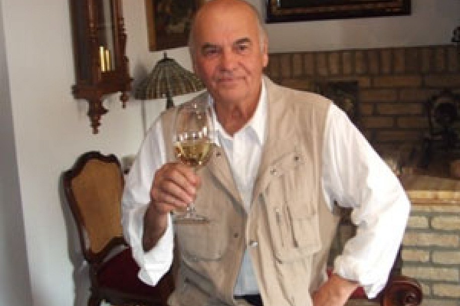 Zvonko Bogdan pesme "pretočio" u vino