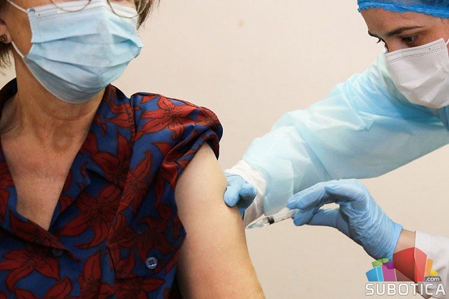 "Fajzer" i "Sputnjik" vakcine za vikend bez poziva