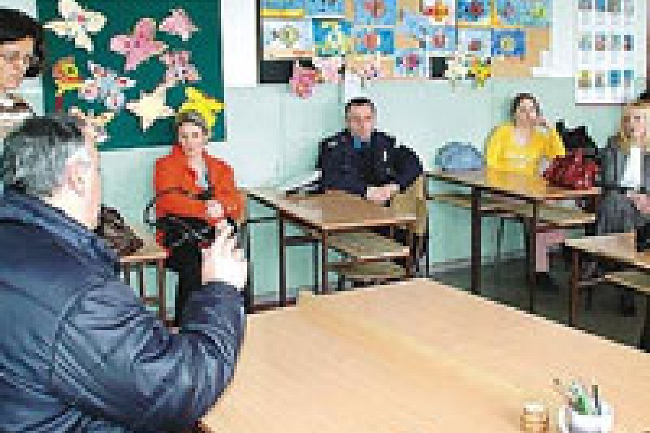 Pretučen učenik i njegovi roditelji