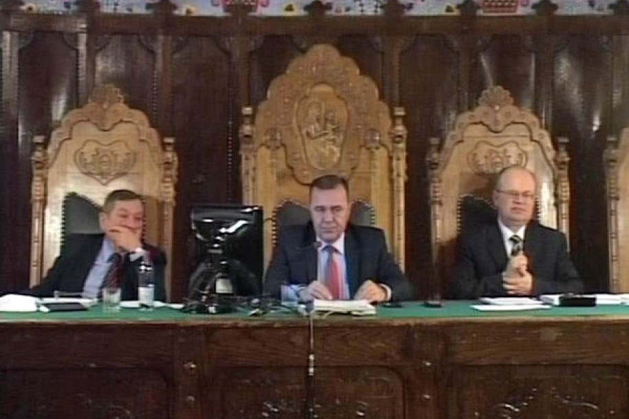 Odbornici zasedali 12 časova bez pauze