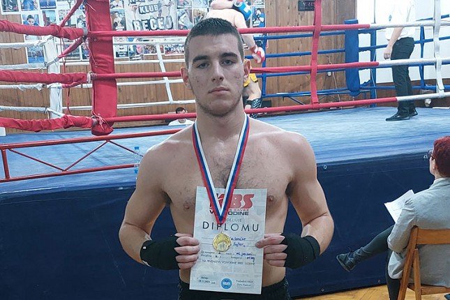 Kik boks: Nikola Lončar prvak Vojvodine u kategoriji mlađih juniora, do 81kg