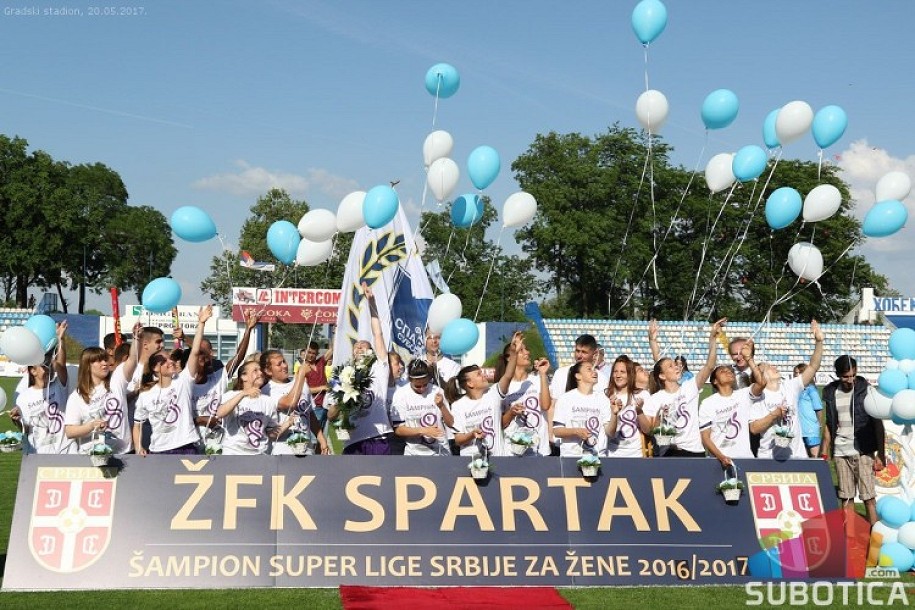 Šampionsko slavlje fudbalerki i nekorektan gest FSS