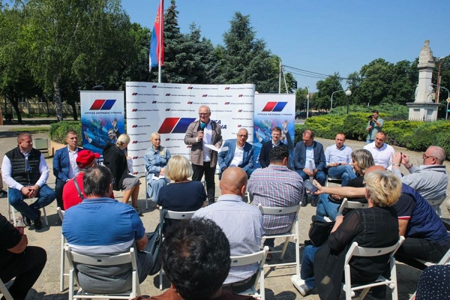 Vesić i Bakić razgovarali sa Bajmočanima