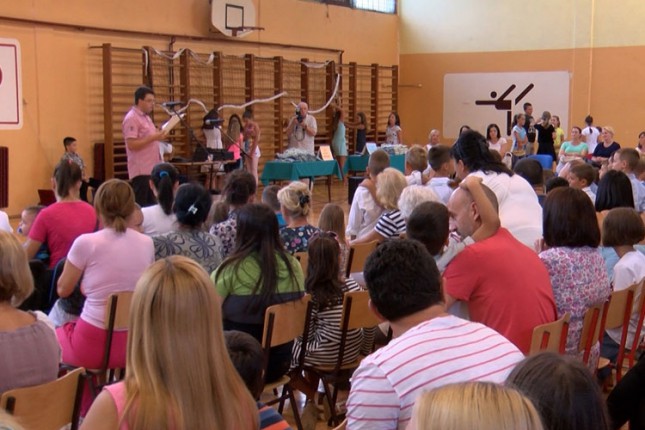 Prvaci seli u svoje školske klupe