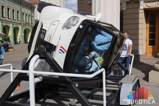 Subotičani duplo češće nepropisno koriste mobilni telefon tokom vožnje nego ostali građani Srbije