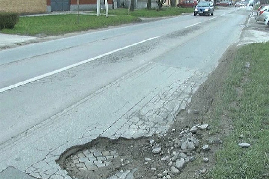Veliki broj udarnih rupa na saobraćajnicama