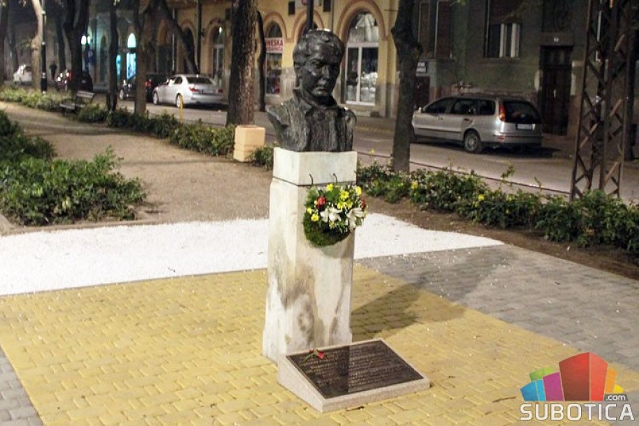Neuspeo pokušaj krađe biste književnika Dežea Kostolanjija