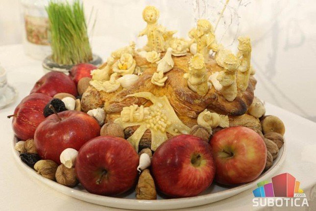 Umeće pravljenja Božićnjaka - veština koja se prenosi s kolena na koleno