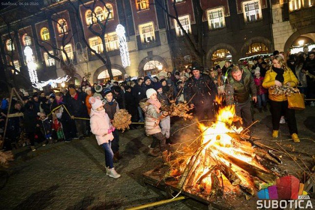 Ove godine bez organizovane seče Badnjaka i programa na Trgu