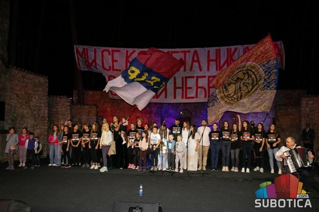 Humanitarni koncert „Za naš Orahovac“ prepun emocija