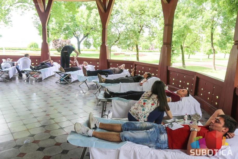 Na 21. "Humanoj suboti" 79 davalaca doniralo dragocenu tečnost