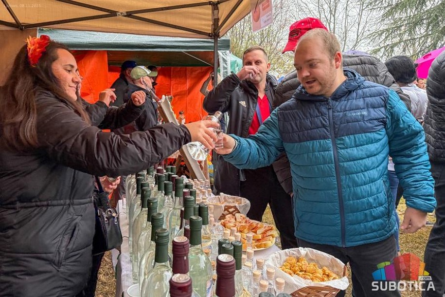 U Ljutovu održan XVII Festival mlade rakije – Dunja zasijala kao kraljica žestine