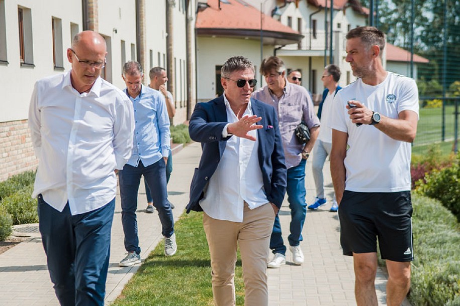 Selektor Piksi posetio fudbalsku akademiju TSC-a u Bačkoj Topoli