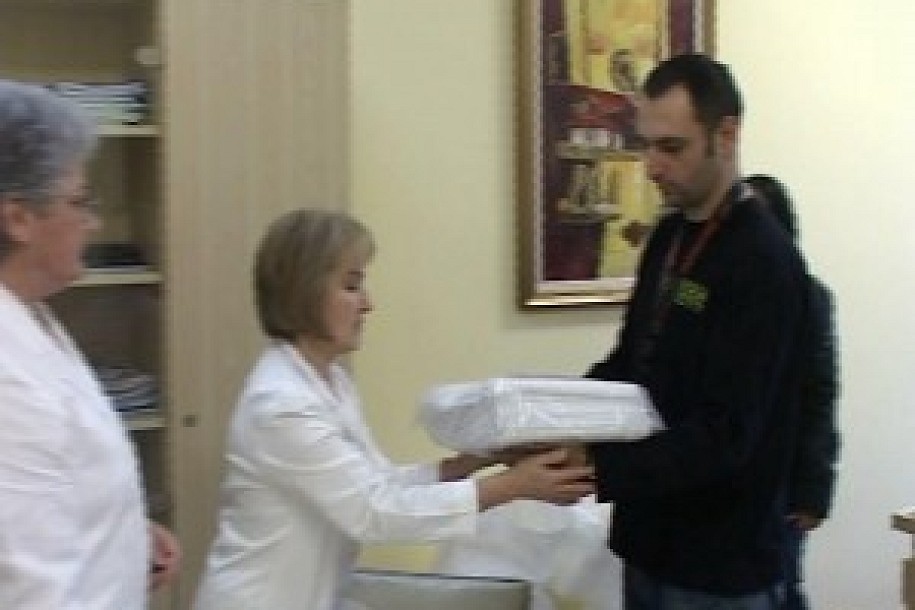Zaposleni na Yu Ecu donirali posteljinu Bolnici