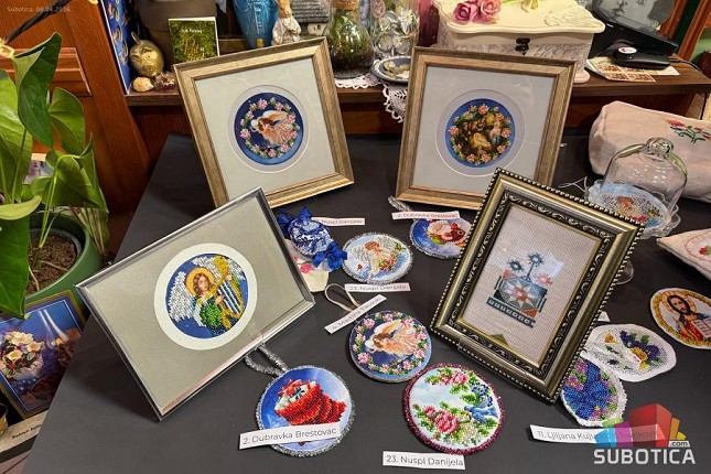 Od pokrstica preko mađarskog veza do šlinga - nitima tradicije ispisane nove priče