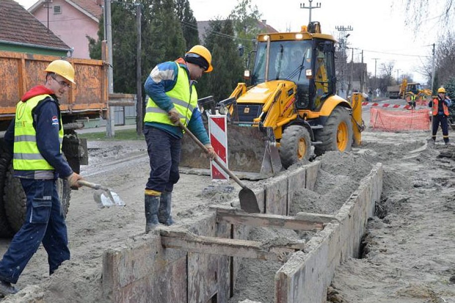 Radanovački kanal dobija cevi