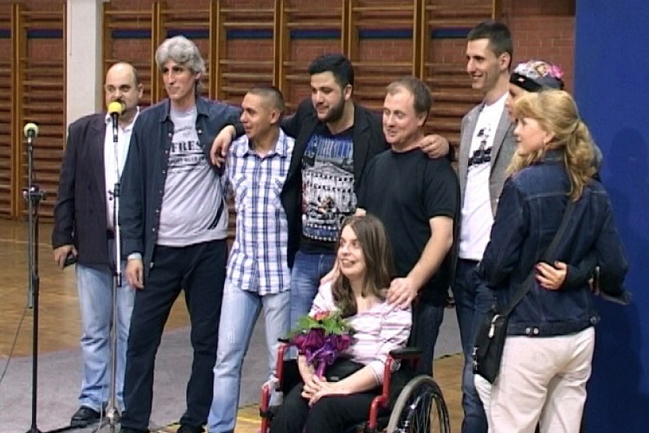 Bajmočanka Jovana Nedić zahvaljujući donacijama dobija nova invalidska kolica