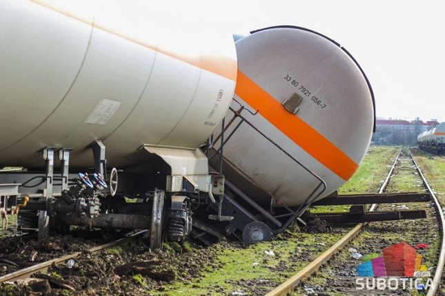 Tokom dana vraćanje na šine cisterne sa propilenom, situacija pod kontrolom