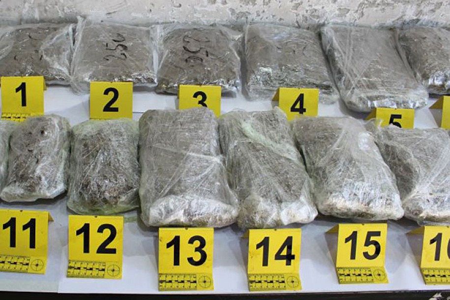 Pronašli osam kilograma marihuane u rezervoaru automobila