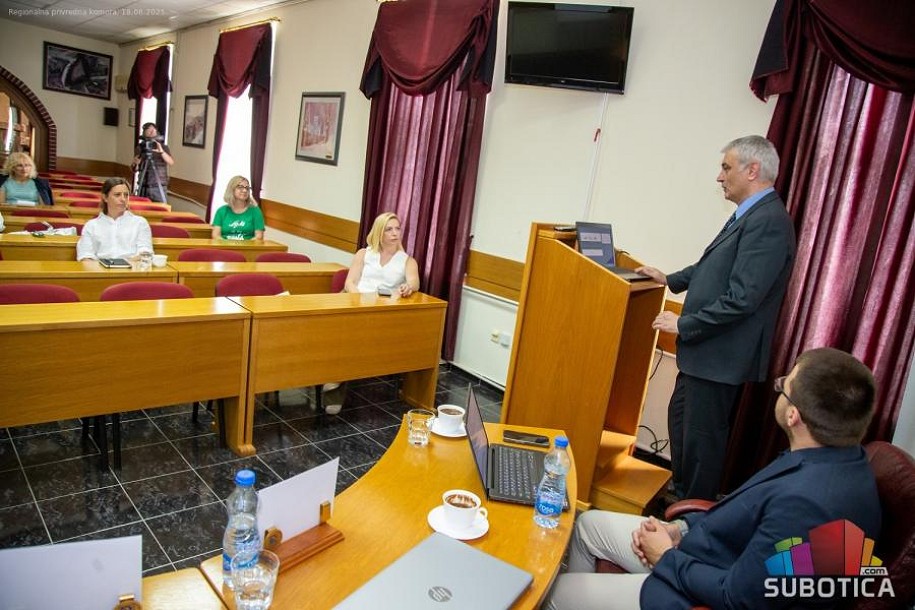 Preduzetnici za okruglim stolom: Problemi, prepreke i rešenja