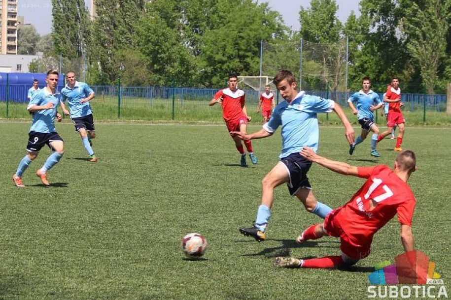 Fudbal: Omladinci Spartaka "petardom" slavili protiv Voždovca, kadetima samo bod