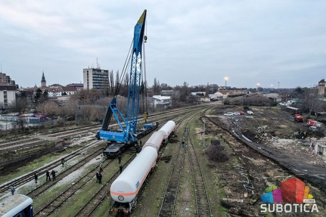Ispravljena i poslednja cisterna, nastavlja se akcija odvoženjem vagona