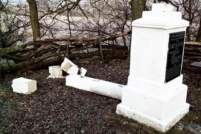 Nije pouzdano utvrđeno da je "Čobanov krst" u šumi namerno polomljen