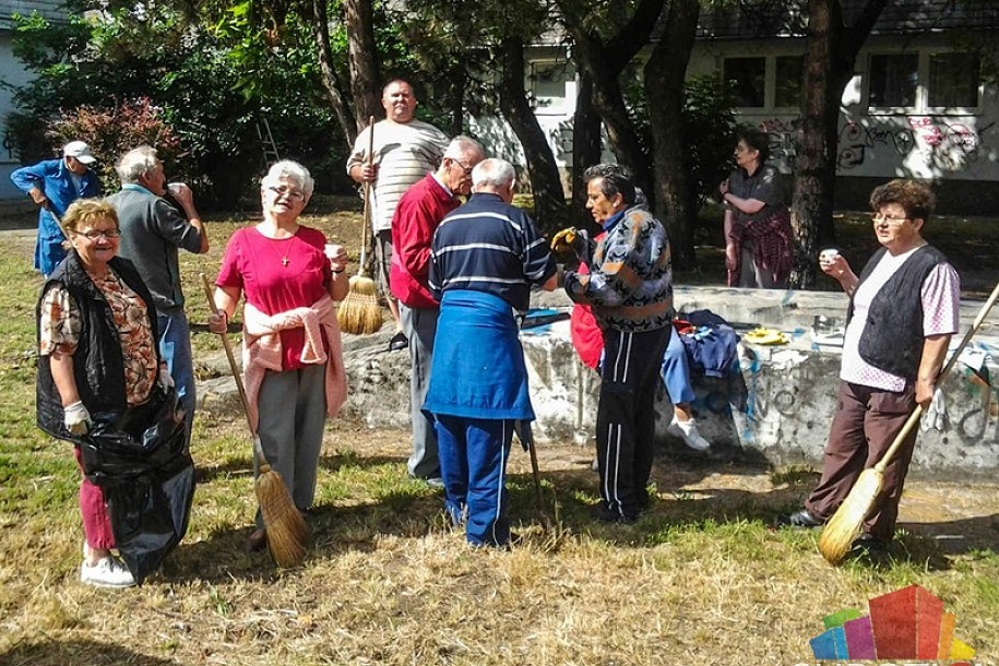 Korisnici Gerontološkog kluba "Kertvaroš" uređivali okolinu