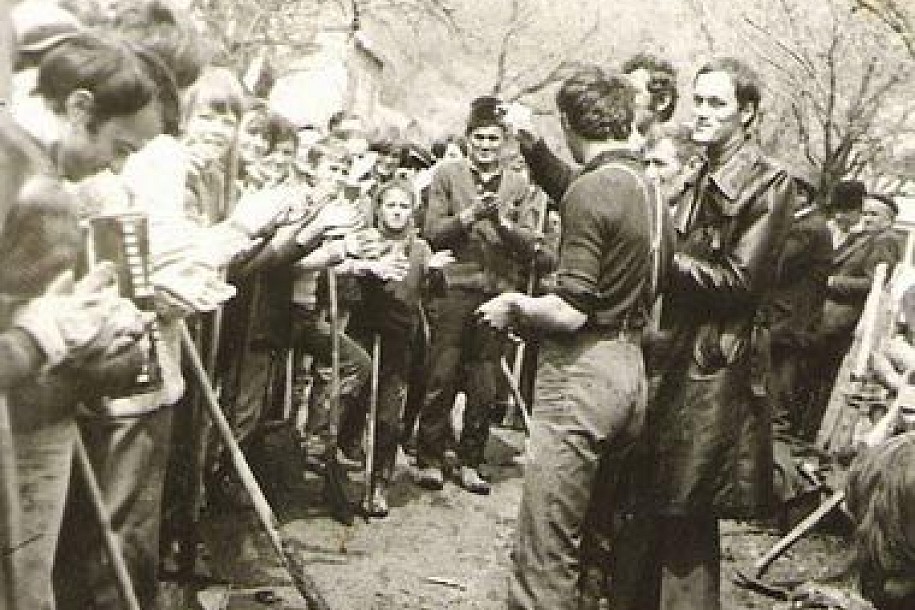 Drugarice i drugovi brigadiri, zdravo!