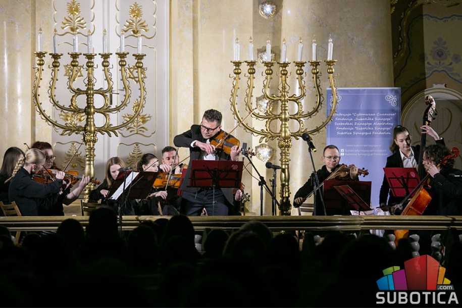 U Sinagogi održan kulturni program posvećen žrtvama Holokausta, nastupili profesori i đaci Muzičke škole