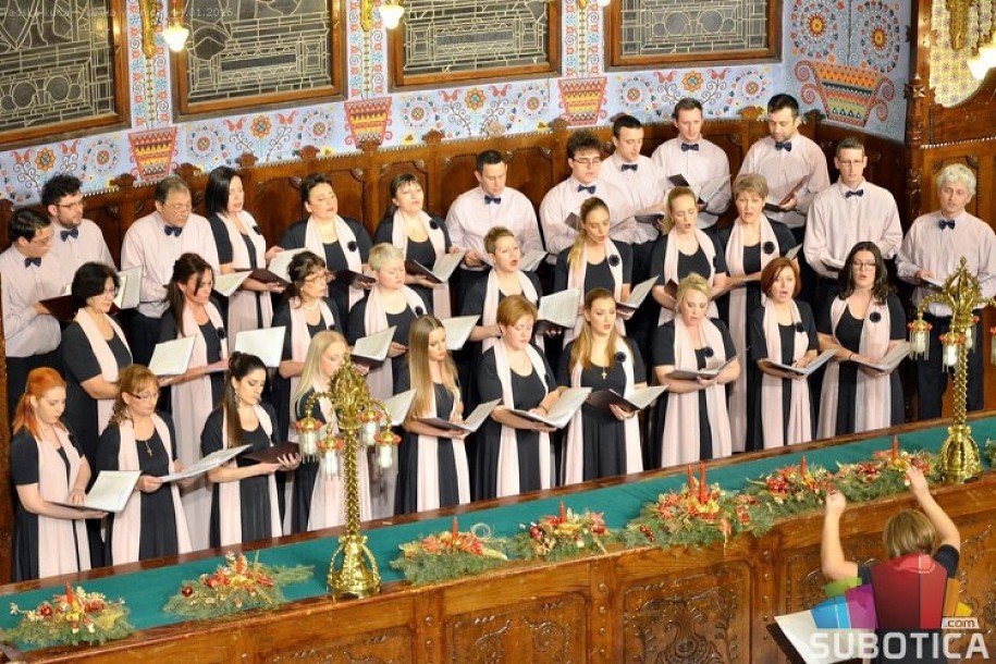 Humanitarni novogodišnji koncert crkvenog hora Sveti Roman Melod za dvogodišnju Lenku