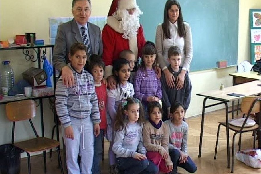 Udruženja Crnogoraca dodelilo 110 paketića učenicima OŠ "Sečenji Ištvan" i OiSŠ "Žarko Zrenjanin"