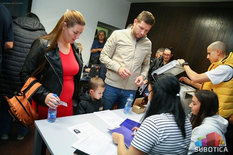 Prikupljeni potpisi podrške listi „Aleksandar Vučić – Srbija ne sme da stane“