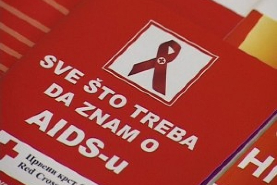 Petoro novoinficiranih virusom hiv-a