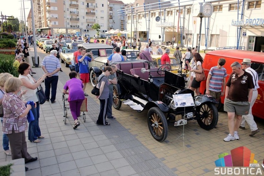 Revija oldtajmera u našem gradu