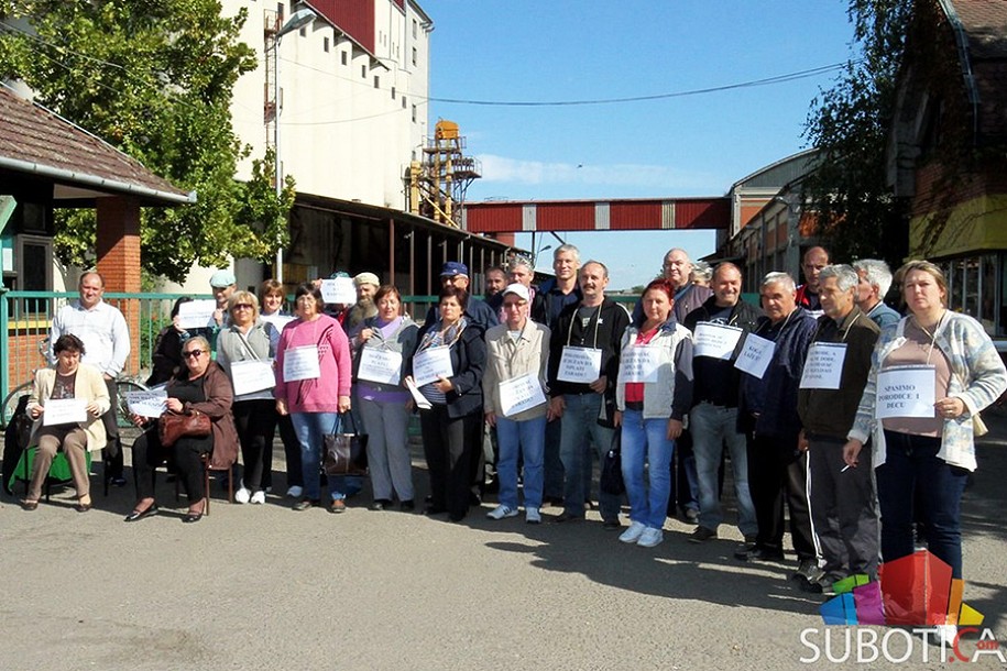 Protest radnika "Agroseme-Panonija" nastavljen i tokom noći