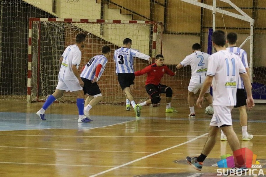Mali fudbal: Kuća zdravlja i Senta u finalu 46. Novogodišnjeg turnira