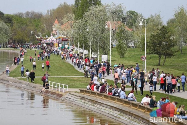 Prvomajski uranak na Paliću posle dve godine ponovo okuplja posetioce iz Srbije i regiona
