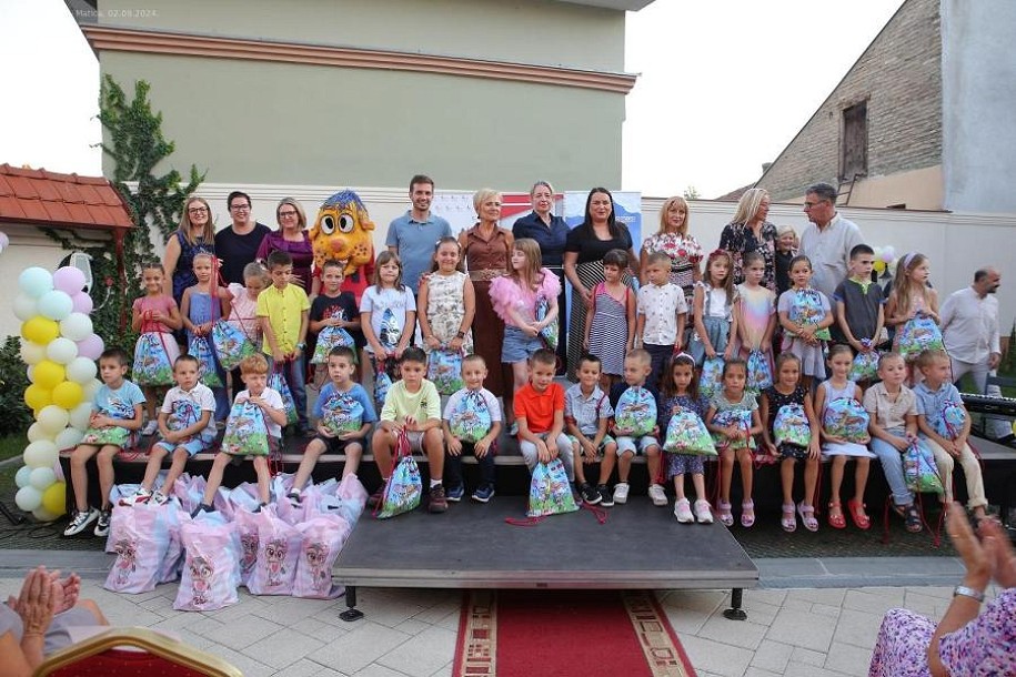 Za učenike prvih razreda osnovnih i srednjih škola upriličen prijem u Hrvatskoj kući