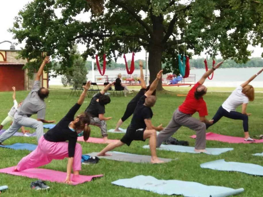 Yoga na štrandu