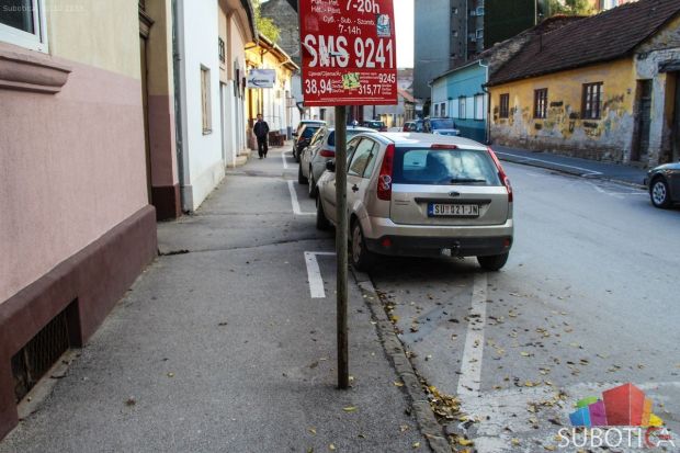 Parking deo pešačke staze
