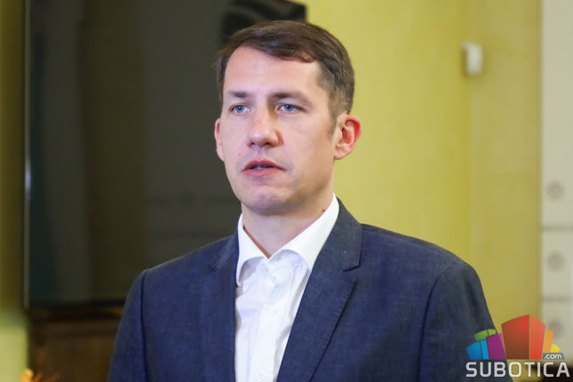 SVM ostaje uz Pastora: Ostavka odbijena, mandat potvrđen poverenjem članstva