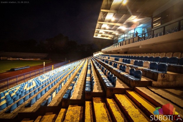 Reflektori na Gradskom stadionu tek od naredne sezone
