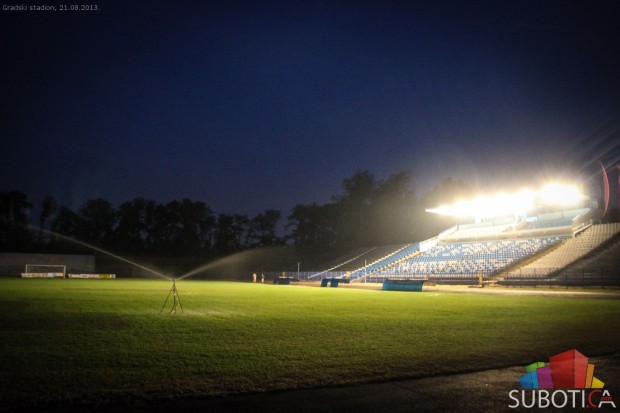 Reflektori na Gradskom stadionu tek od naredne sezone