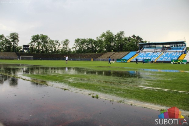 Reflektori na Gradskom stadionu tek od naredne sezone