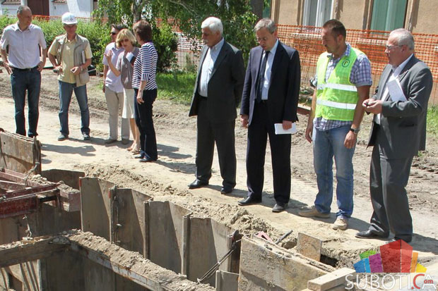 Radovi na izgradnji vodovodne mreže teku po planu