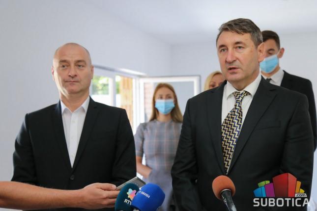 Ivanišević nastavio obilazak privrednika koji su konkurisali za podsticaje, danas posetio porodičnu firmu za proizvodnju sportske opreme